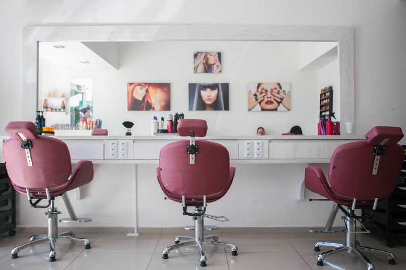 Dominican Hair Salons vs. Traditional Salons: Which Is Right for You?
