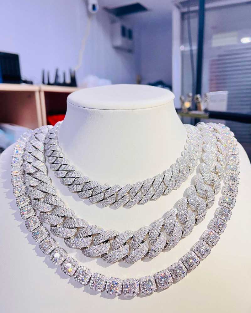 White Gold Chains: A Fashion Staple for Men and Women