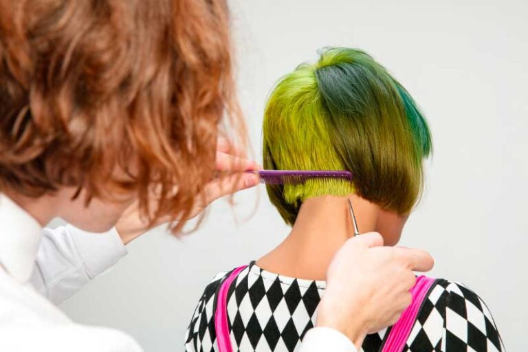 Comment entretenir vos cheveux colorés