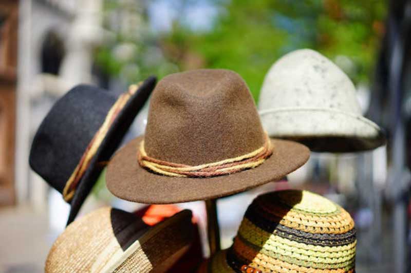 Comment une petite entreprise peut-elle acheter en gros des chapeaux à la mode pour femmes à un prix abordable ?