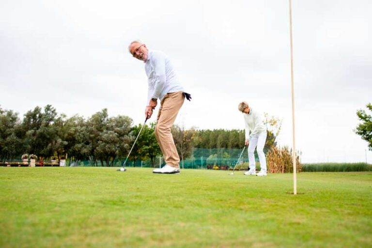 5 excellents conseils de swing de golf pour les seniors