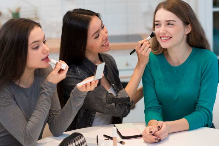 Comment choisir le bon cours de maquillage permanent pour votre carrière ?