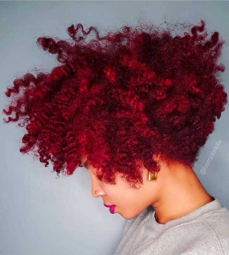 Déverrouillez la beauté des cheveux bruns rougeâtres : nuances, conseils de style et soins