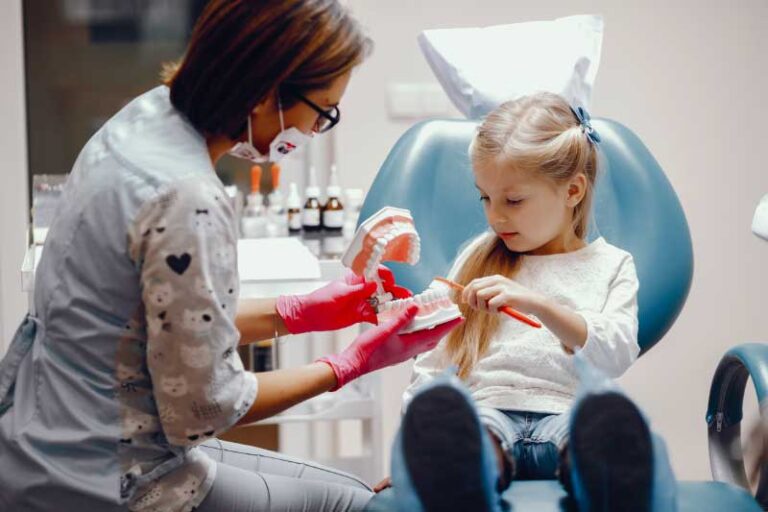 Guide des parents sur la dentisterie pédiatrique : conseils pour une expérience dentaire positive