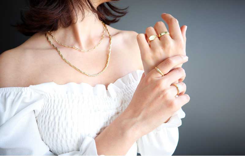 How to Mix and Match Your Jewelry Like a Pro