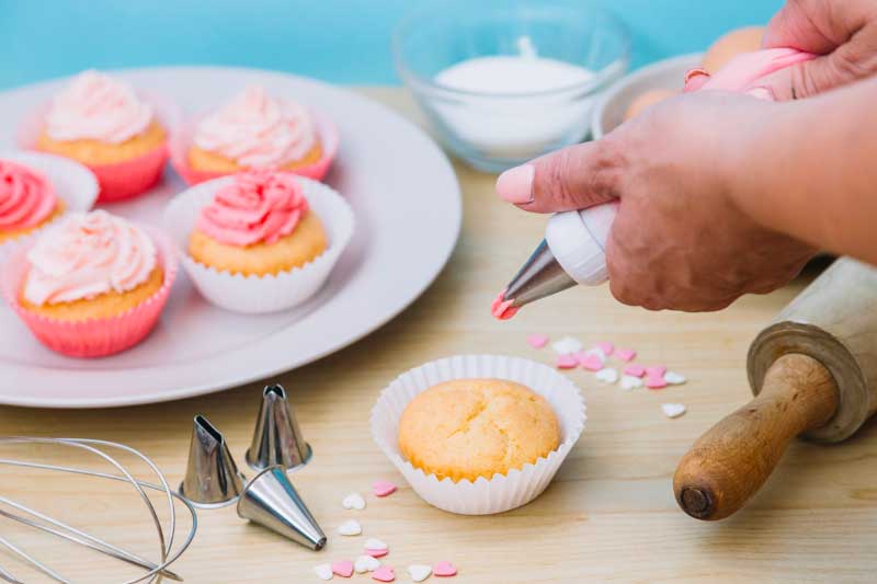 Essential Cake Decorating Tools for Beginners: A Comprehensive Starter Kit Guide