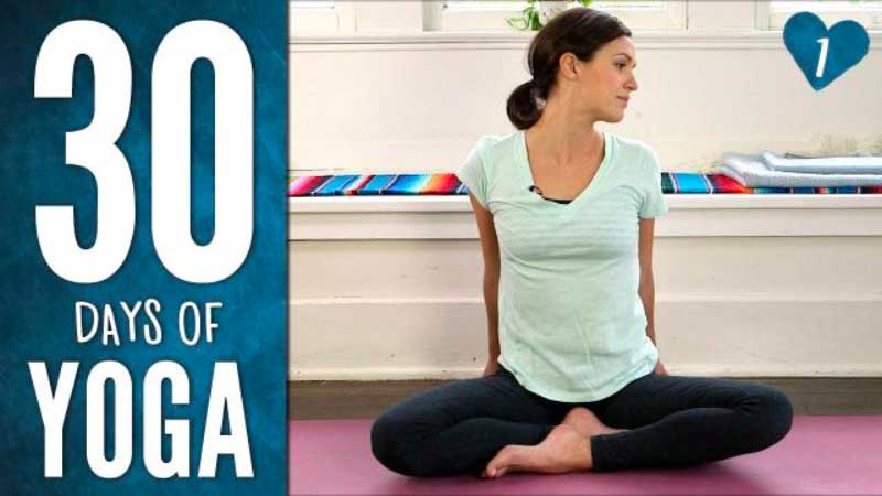 Utilisez ces comptes YouTube pour des entraînements en ligne gratuits : Yoga avec Adriene