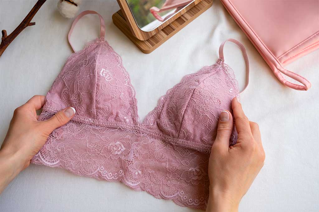 Step by Step of How To Hand-Wash Your Bras