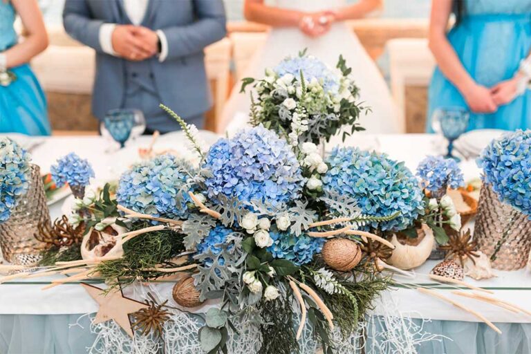 Améliorer l’atmosphère de votre mariage grâce à l’arrangement floral et à la décoration