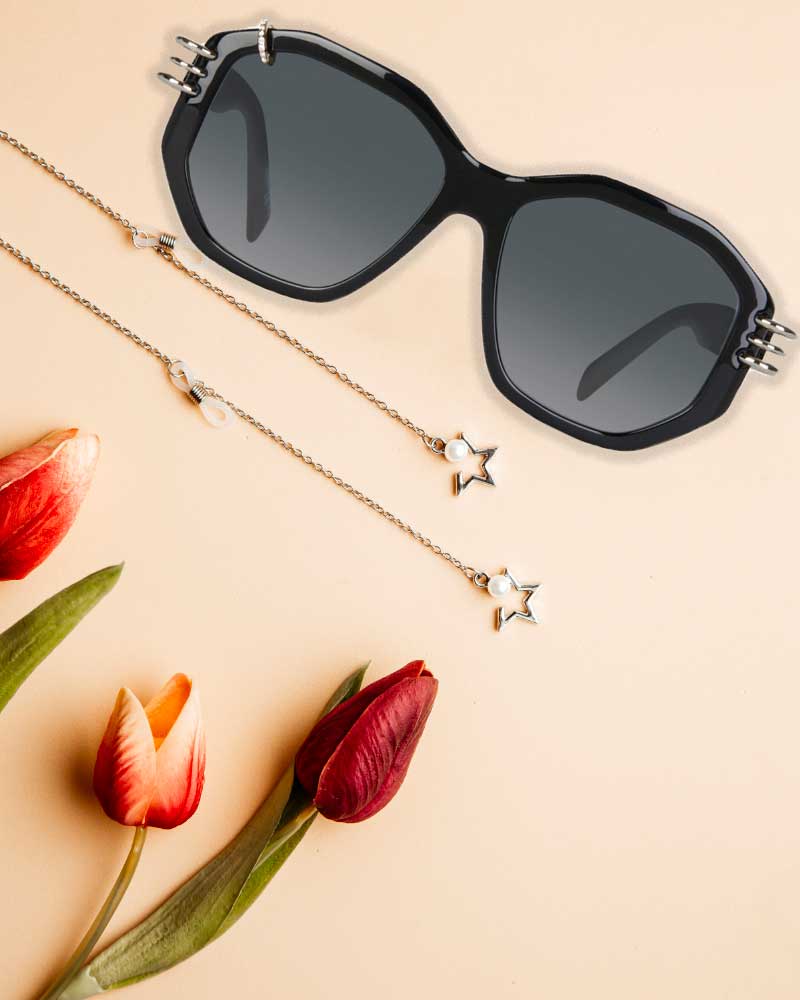 Les lunettes de soleil percées Givenchy