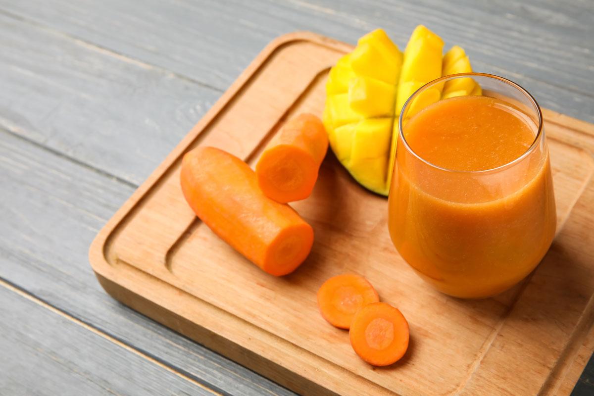Recette diététique OXY pour un cocktail à base de carotte, mangue et gingembre