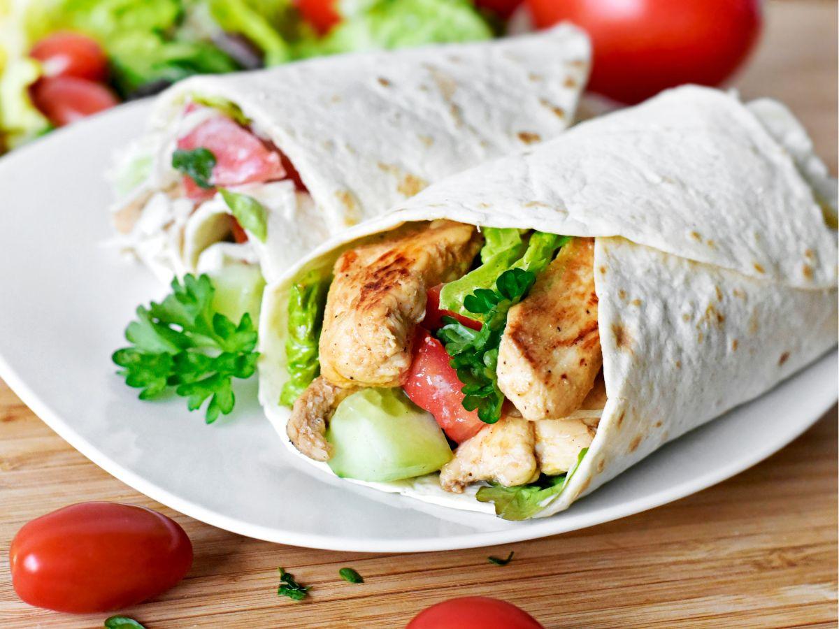 Déjeuner santé pour le travail : tortilla à la dinde et aux légumes