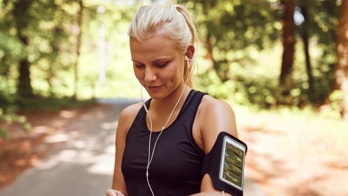Vous devez contrôler votre fréquence cardiaque lorsque vous courez.  Comment les choisir en fonction de votre objectif d’entraînement et quelle fréquence cardiaque en course à pied ne faut-il pas dépasser ?