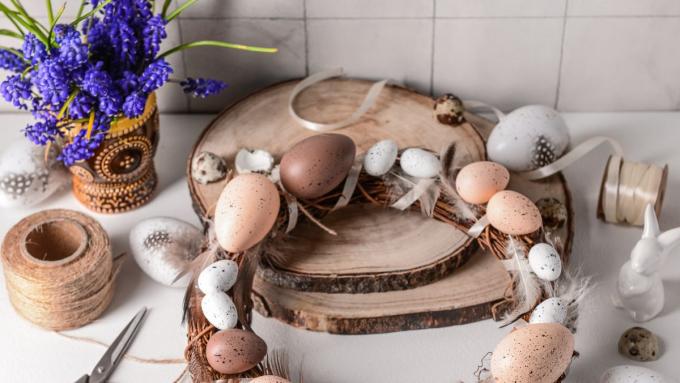 Vous pouvez réaliser cette décoration de Pâques en bois en moins de 30 minutes.  Découvrez avec quelle facilité et rapidité vous pouvez créer une belle décoration