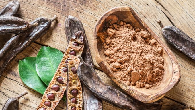 La caroube sera un digne substitut au cacao, car la farine de caroube sucrée présente de nombreux avantages que vous ignoriez
