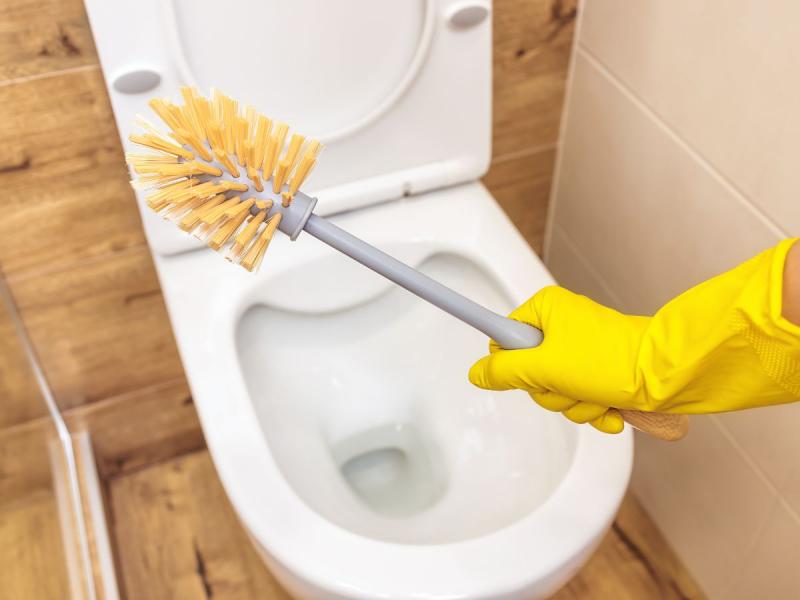 comment retirer une pierre épaisse dans une cuvette des toilettes
