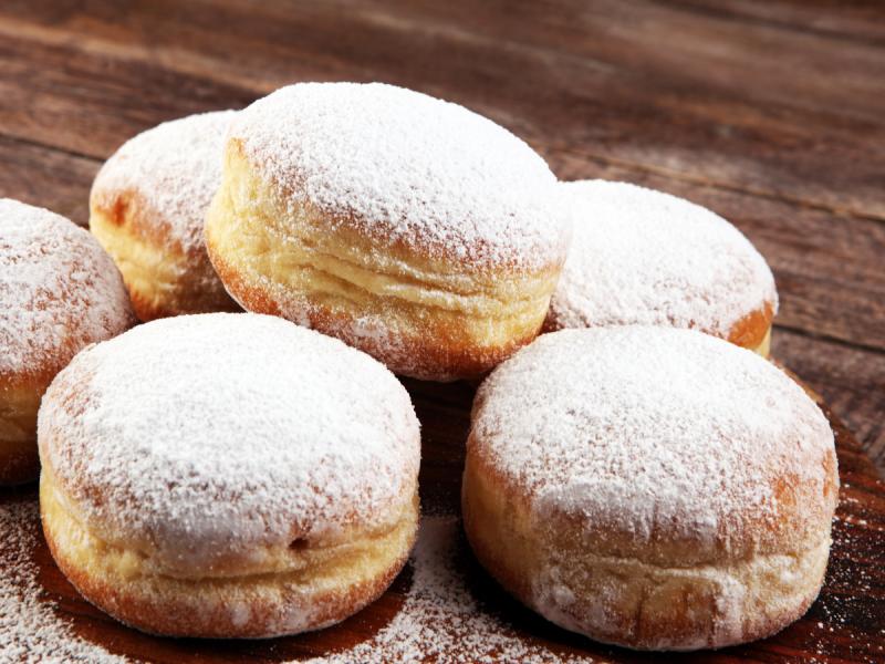 Donutes à levure d'une friteuse non en gras