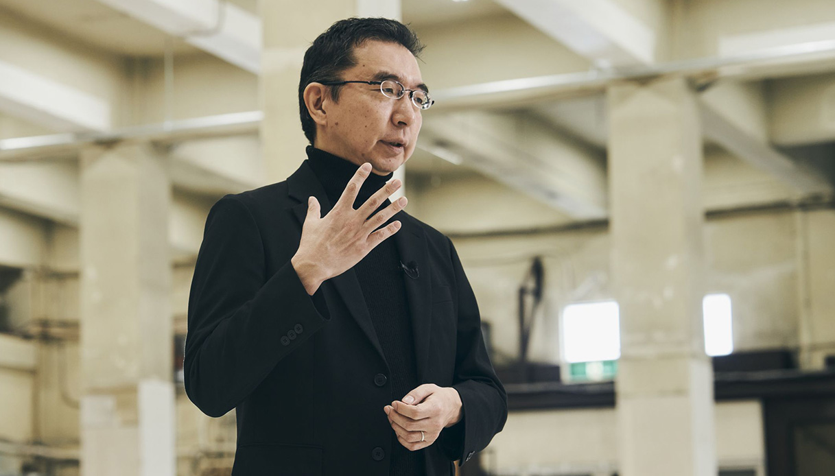 Portrait de l'architecte japonais Sou Fujimoto