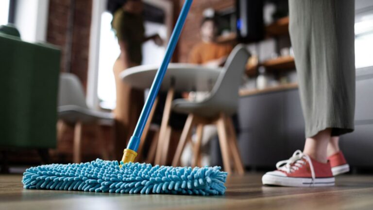Comment nettoyer vos sols de la bonne manière en 8 étapes faciles