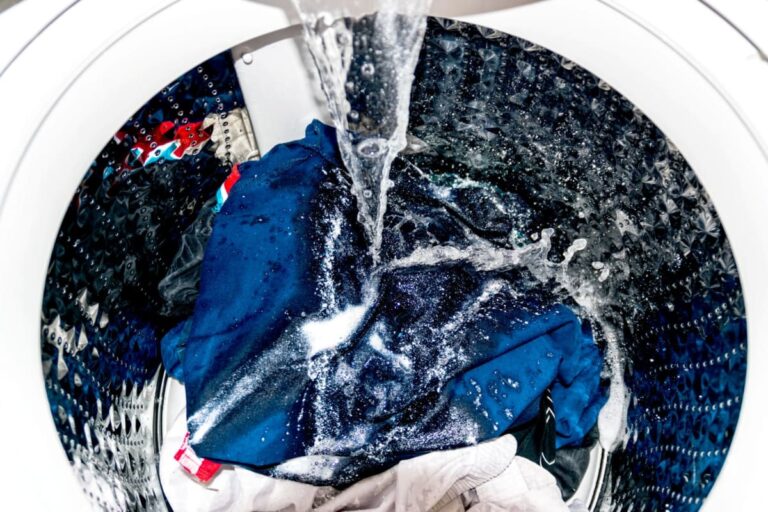N&rsquo;ajoutez jamais d&rsquo;eau supplémentaire à votre machine à laver, sauf si vous voulez des vêtements sales