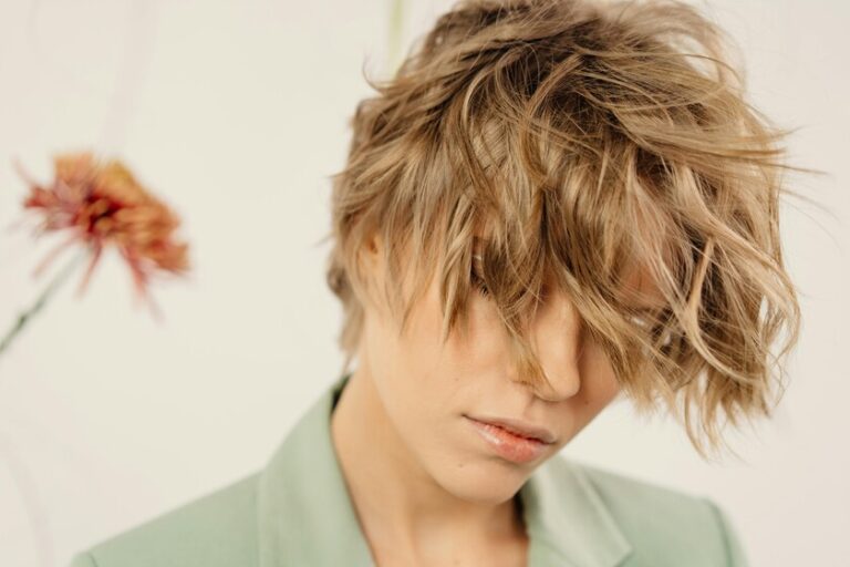 La coupe de cheveux courte la plus stylée et élégante du printemps est parfaite pour les femmes de 40 ans