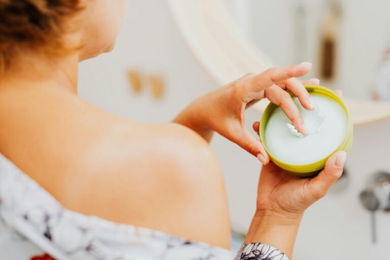 La crème corporelle parfaite pour l&rsquo;été est arrivée chez Mercadona : elle nourrit la peau avec une texture légère et son arôme est addictif