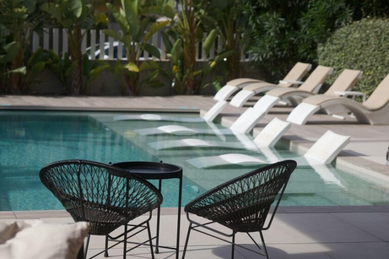 Amazon vend le transat pliable et résistant dont on a besoin cet été sur notre terrasse ou à la plage