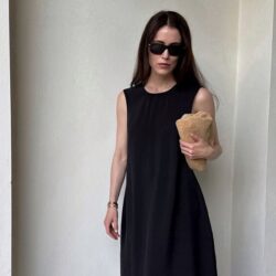 Cinq robes noires super élégantes et fraîches qui sauvent tous les looks cet été (et tous ceux à venir)