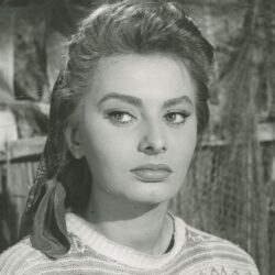 Citation de Sophia Loren sur la beauté de vieillir : "Vieillir ne dépend pas du nombre d&rsquo;années qui se sont écoulées, mais de tout ce que vous avez vécu."