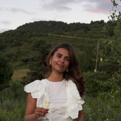 Pour aller au bureau ou à un dîner élégant : la plus belle blouse aux détails romantiques de Zara à moins de 25 euros