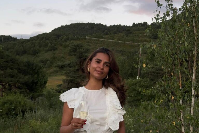 Pour aller au bureau ou à un dîner élégant : la plus belle blouse aux détails romantiques de Zara à moins de 25 euros
