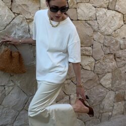 Les sandales Mango les plus minimalistes à porter lors de tous les événements estivaux sont faites de cuir et d&rsquo;un talon sensible