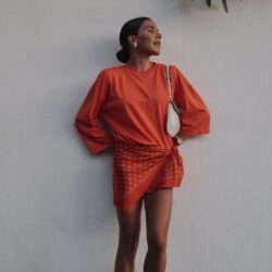 Cinq basiques Zara tendance cet automne qui stylisent, ajoutent de la hauteur et balayeront les femmes petites