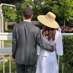 Cortefiel réduit la robe midi Pedro del Hierro la plus romantique, confortable et flatteuse de la saison au prix Zara