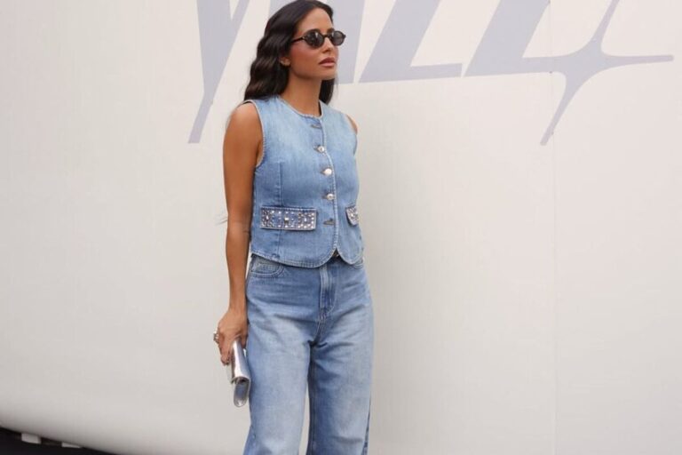 Le jean flare des années 70 est de retour et se portera avec des bottines, des sandales et des talons hauts à l&rsquo;automne 2026