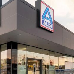 Le samedi 8 août, les baskets de type Skechers à usage quotidien arrivent chez Aldi pour moins de 12 euros