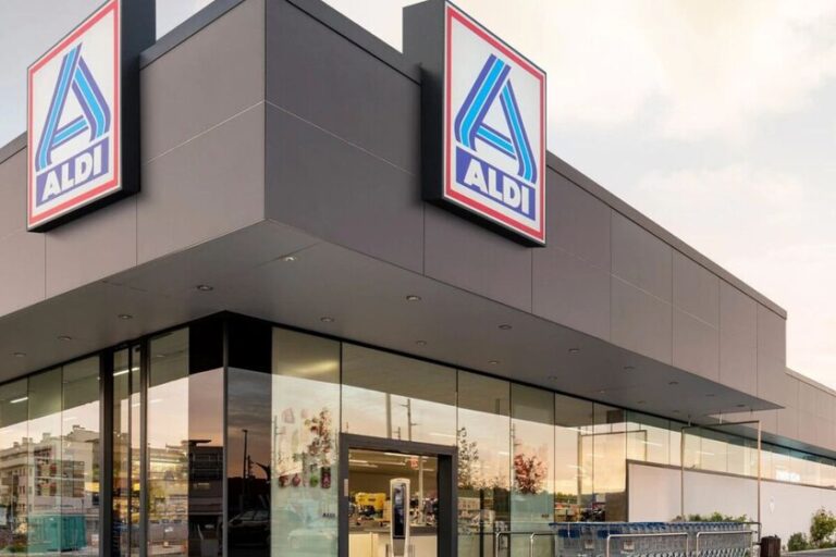 Le samedi 8 août, les baskets de type Skechers à usage quotidien arrivent chez Aldi pour moins de 12 euros