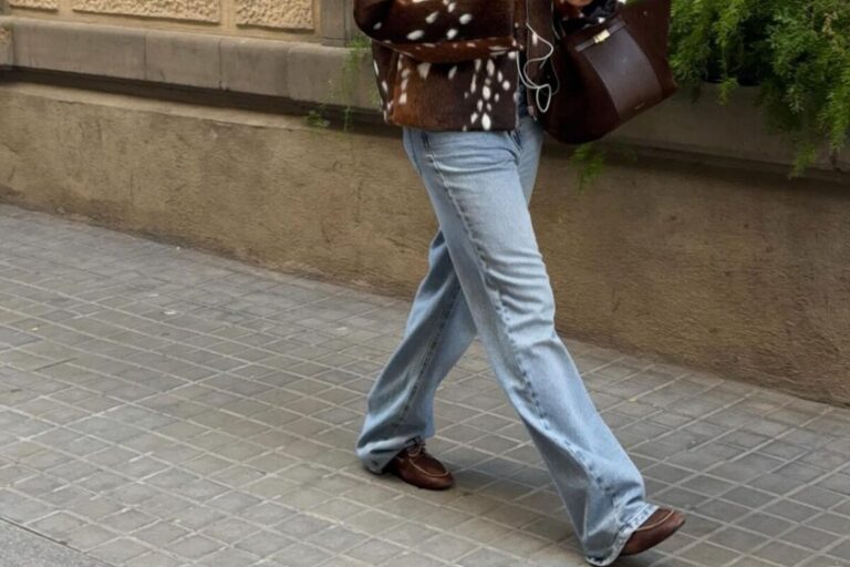 Les mocassins de type mule fabriqués en Espagne qui sont désignés comme chaussures officielles de retour au bureau, en vente chez El Corte Inglés