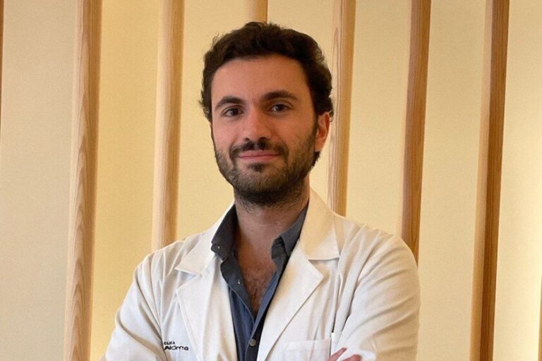 Miguel Recio, dermatologue : « Utiliser de la crème solaire uniquement lorsque l&rsquo;on va à la plage continue d&rsquo;être l&rsquo;une des erreurs les plus graves de l&rsquo;été »