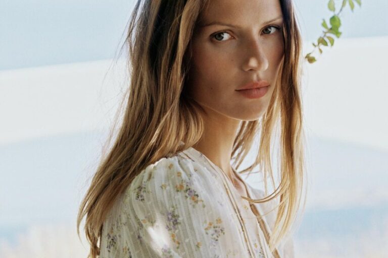 Nouveau chez Zara : cinq blouses élégantes et légères à porter avec un bermuda en août et avec un pantalon habillé en septembre