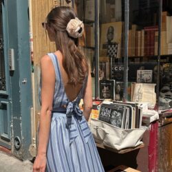 Zara a la jupe midi imprimée que nous débuterons aujourd&rsquo;hui avec des espadrilles et que nous réutiliserons en automne avec des bottes