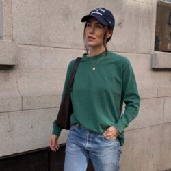 Adieu les chemises : les t-shirts à manches longues sont le nouveau basique incontournable de l&rsquo;automne, mot de Zara, Mango et Stradivarius