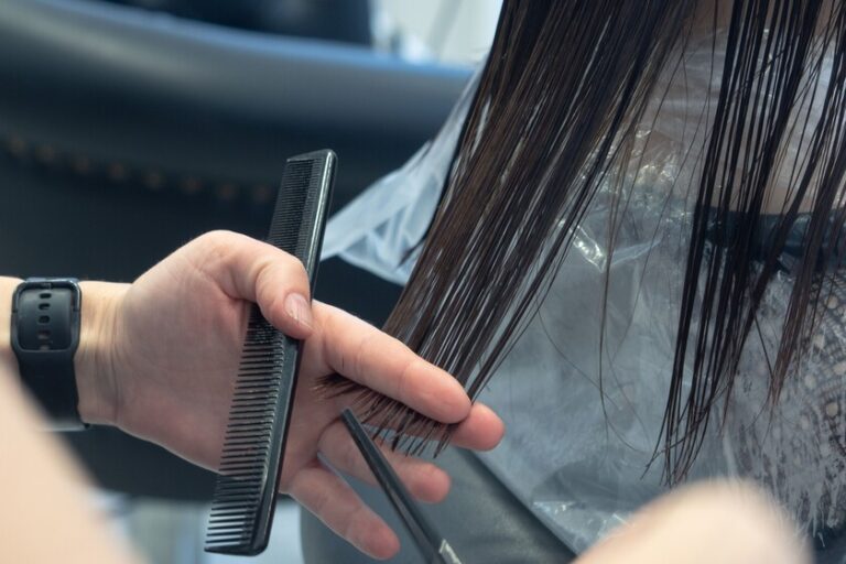 Adieu les cheveux longs : comment porter la coupe midi tendance qui convient le mieux à tous les types de visages