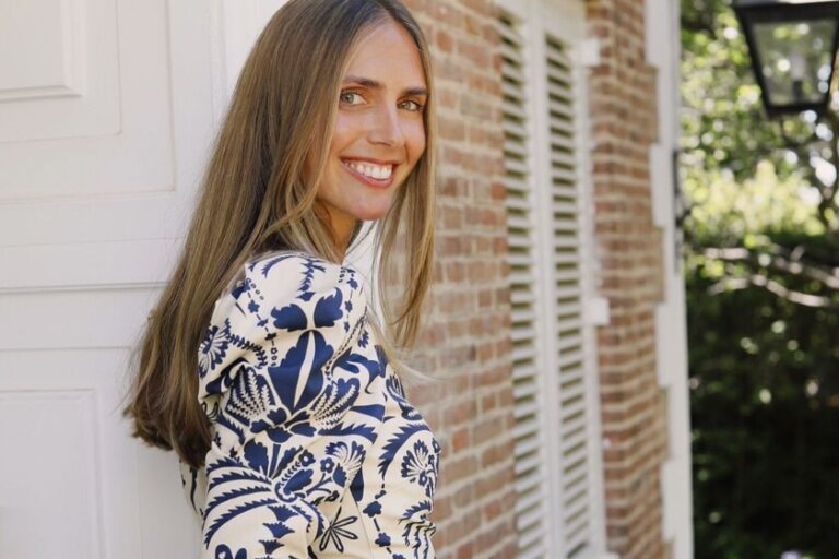 Adieu total look monochrome classique : cinq tenues Zara fluides et élégantes pour la mi-temps que les Madrilènes vont adorer