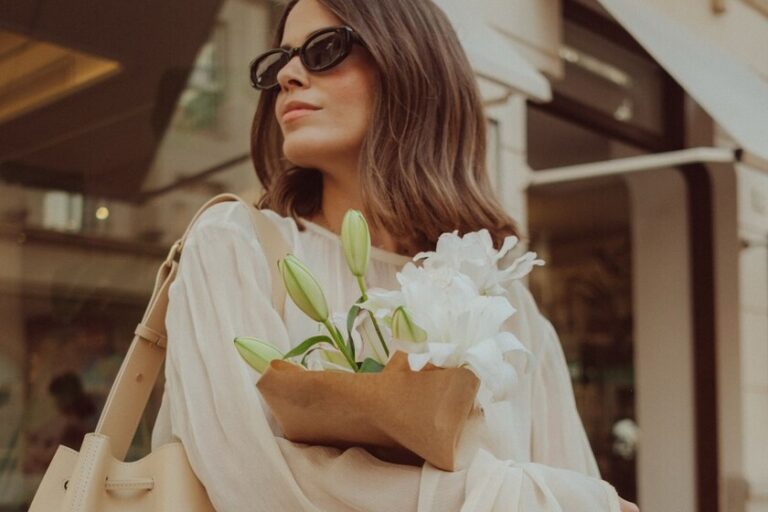 Ces cinq chemisiers Zara blancs de style bohème sont parfaits à porter tous les jours avec un jean à l&rsquo;automne 2026