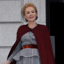 Cinq jupes midi inspirées de Carolina Herrera pour être la plus élégante cet automne 2026 avec des bottes, des talons hauts ou des sandales