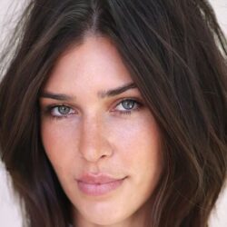 Clavicut doux, la coupe de cheveux d&rsquo;automne la plus populaire pour les femmes aux cheveux raides et bouclés : "Les cheveux gagnent en mouvement"