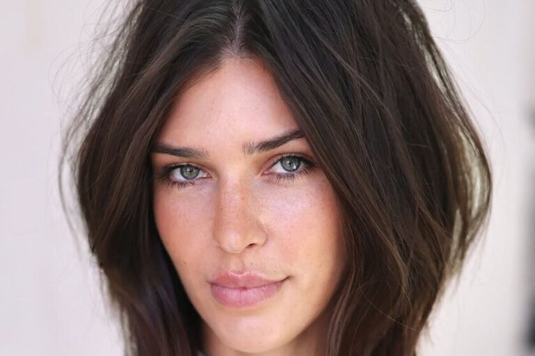 Clavicut doux, la coupe de cheveux d&rsquo;automne la plus populaire pour les femmes aux cheveux raides et bouclés : "Les cheveux gagnent en mouvement"