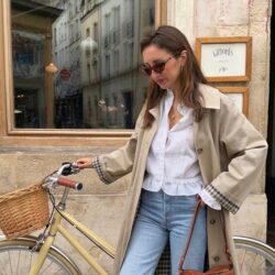 Cortefiel propose en promotion le trench Pedro del Hierro que les femmes de plus de 50 ans les plus élégantes porteront non-stop cet automne