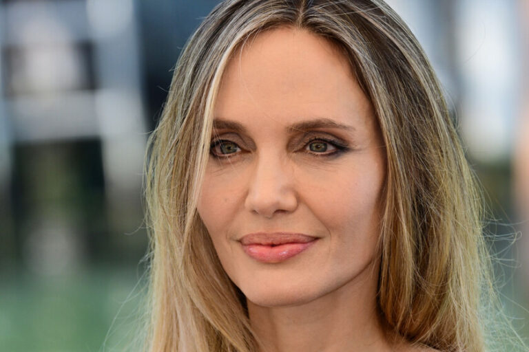 Cristina Lobato, maquilleuse : "Pour relever une paupière tombante, appliquez toujours la couleur d&rsquo;ombre la plus brillante sur la paupière mobile."